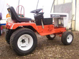 lh_tractor_1.jpg (40712 bytes)